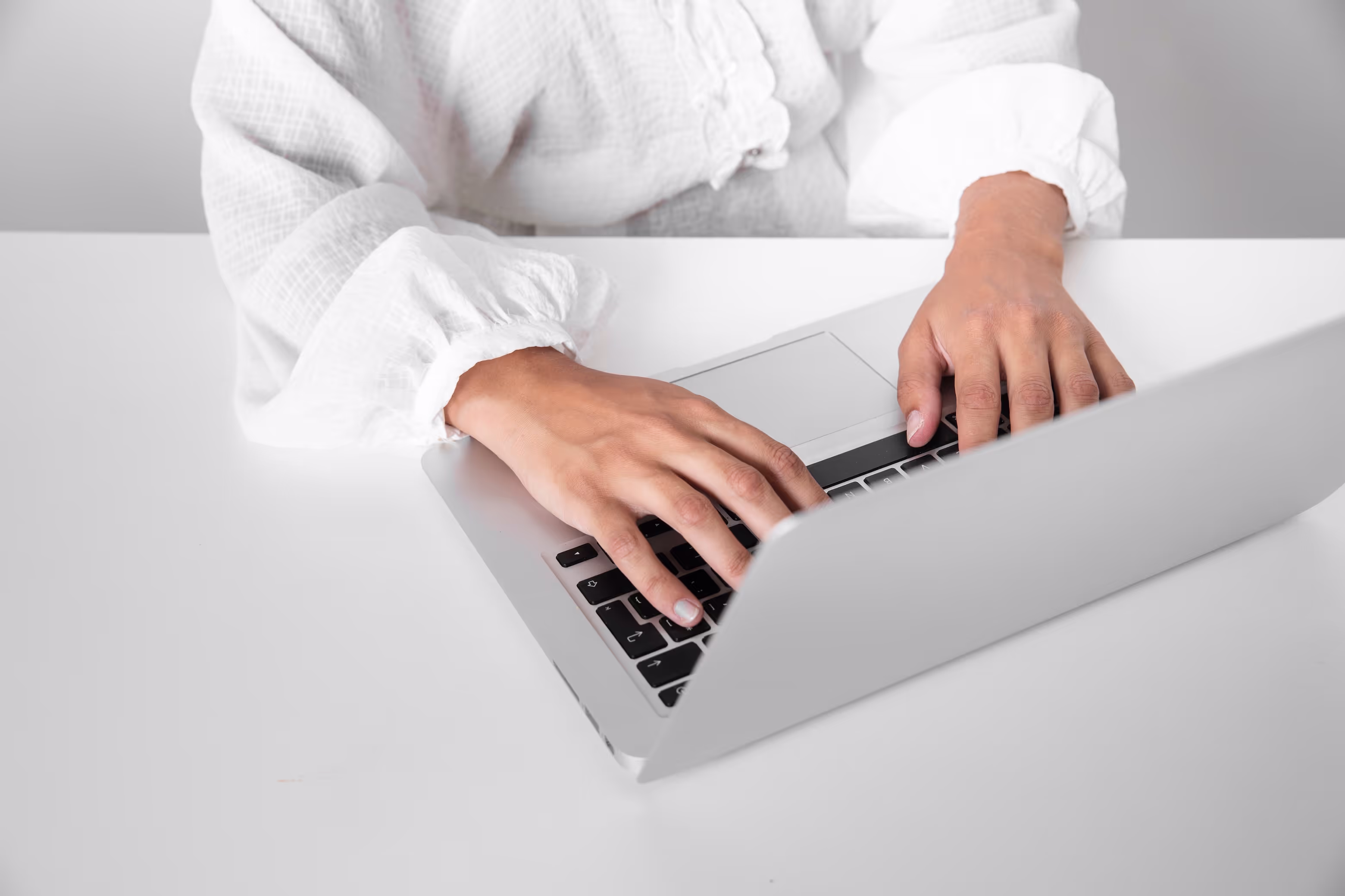 Person am Laptop