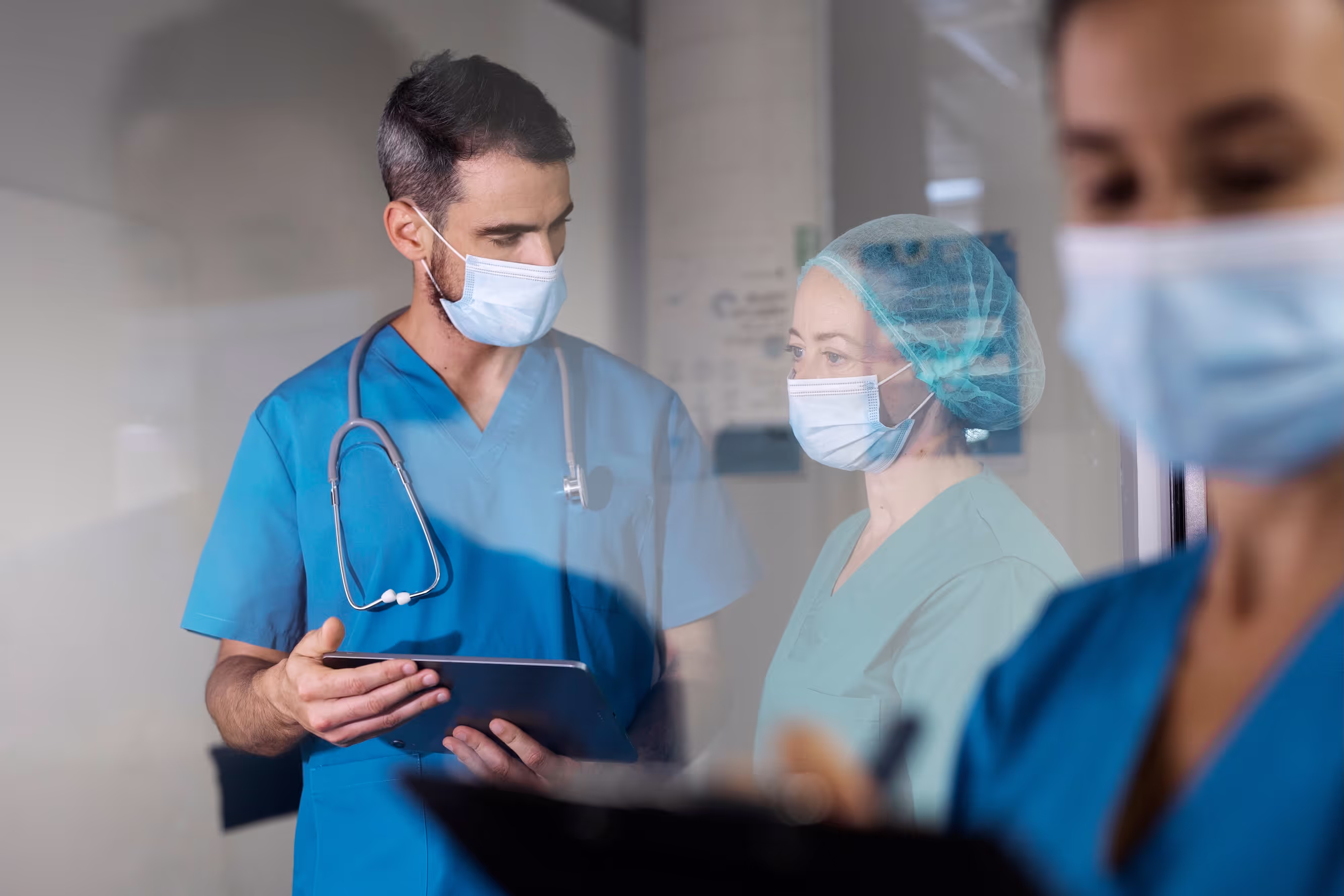 Krankenschwestern mit Masken